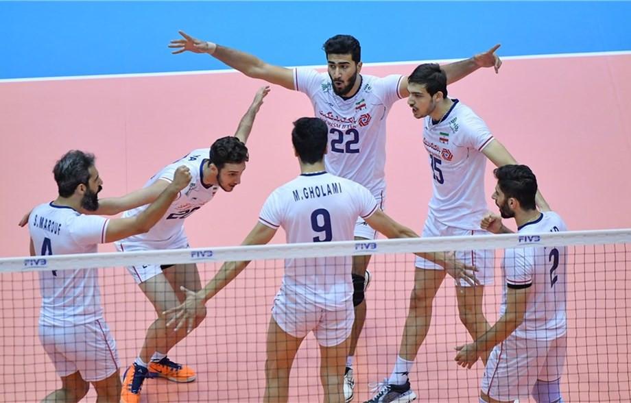 Iranian players celebrate after defeating Argentina in Hiroshima ©FIVB