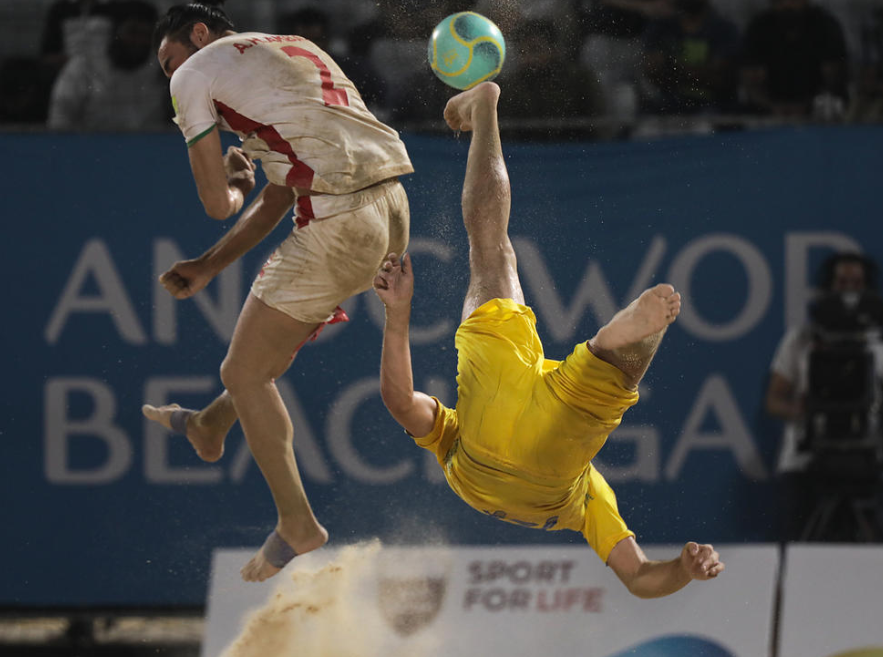 Acrobatic action was also seen at the beach soccer ©ANOC