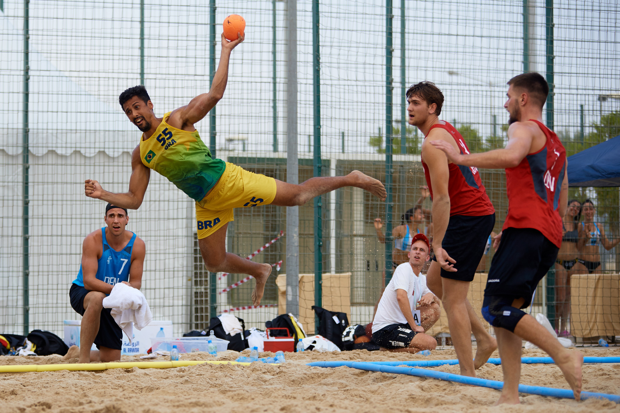 Beach handball continued with more high-flying antics ©ANOC