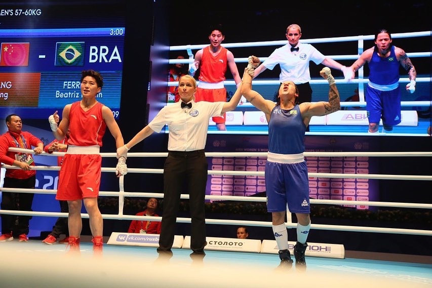 Pan American Games lightweight champion Beatriz Ferreira eased past Wang Cong of China to take the world title ©AIBA