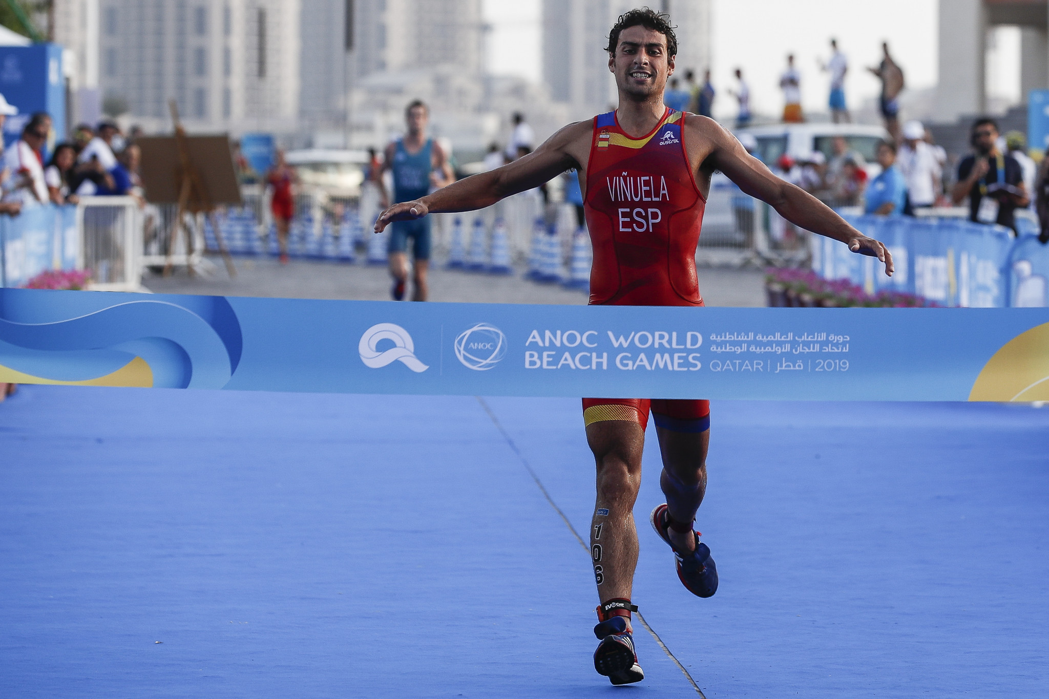 Spain's Kevin Vinuela celebrates winning the men's aquathlon race at the ANOC World Beach Games in Doha ©ANOC World Beach Games