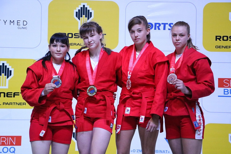Young sambists competed across 40 individual divisions in Tashkent ©FIAS