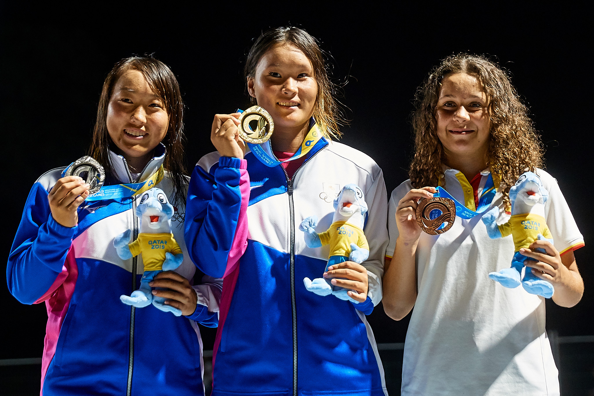 Sakurai Yosozumi, centre, was joined on the podium by team-mate Kihana Ogawa, who won the silver medal, and Spain's Julia Benedetti, who took bronze ©ANOC World Beach Games
