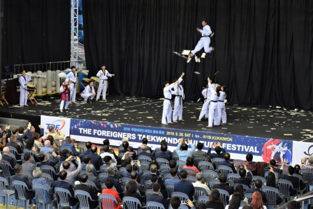 The event began with a ceremony that featured the Kukkiwon's demonstration team breaking boards and performing with traditional Korean drums ©Kenji Thuloweit/U.S. Army