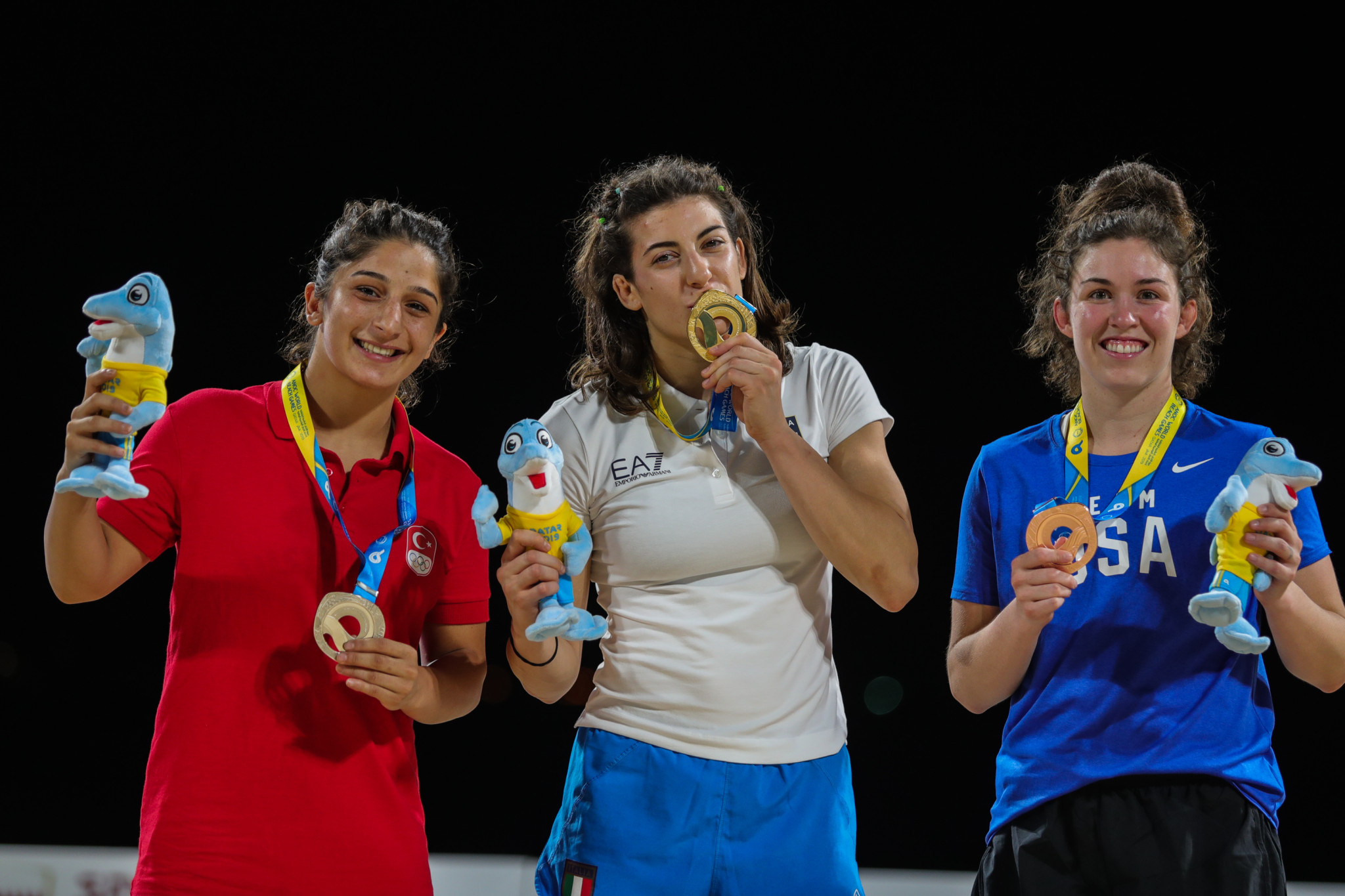 Italy's Francesca Indelicato was so happy with her gold medal she claimed she was going to sleep with it tonight ©ANOC World Beach Games