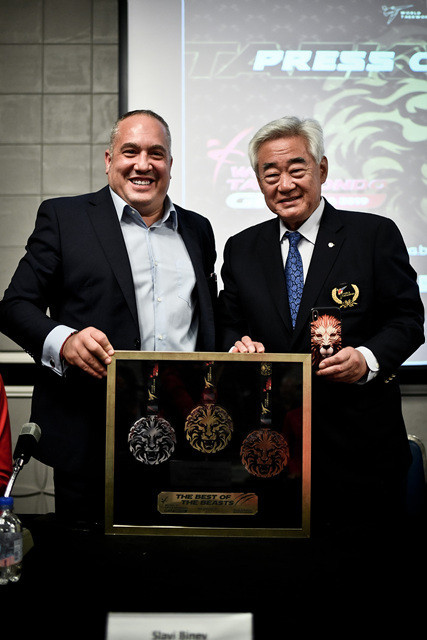 The Bulgarian Taekwondo Federation President Slavi Binev and WT President Chungwon Choue ©WT