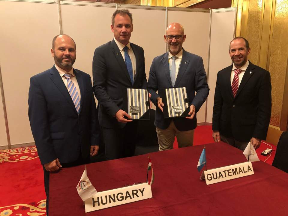 COG vice president Juan Carlos Sagastume (right) and HOC president of international relations Attila Ádámfi (left) were also at the signing ceremony ©HOC