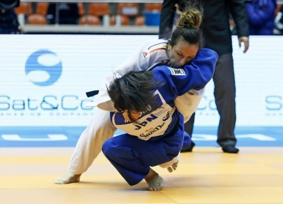 Romania's Andreea Chitu claimed gold in the women's under 52kg event