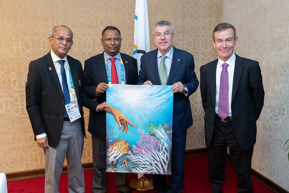 Dillai Joseph's painting was presented to International Olympic Committee President Thomas Bach in Doha ©NOCSL