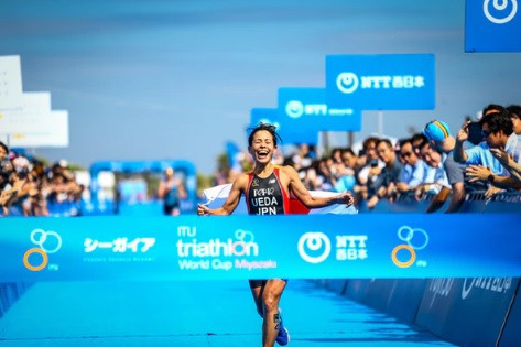Ai Ueda delighted the home crowd by winning the women's race ©ITU