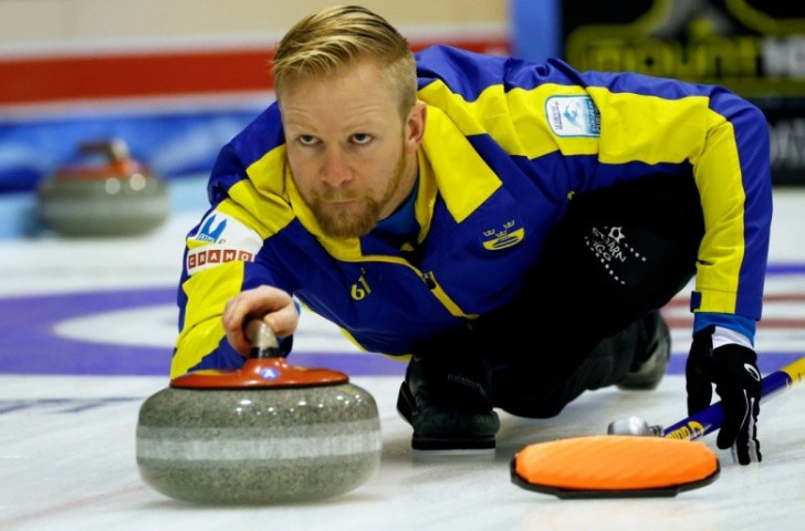 Defending champions Sweden beat Scotland in a fourth-place tiebreaker to reach the men's semi-finals of the Le Gruyere European Curling Championships in Esbjerg ©Getty Images