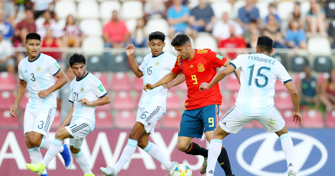 Spain and Argentina worked hard but could not find a breakthrough at the FIFA Under-17 World Cup in Vitoria ©FIFA