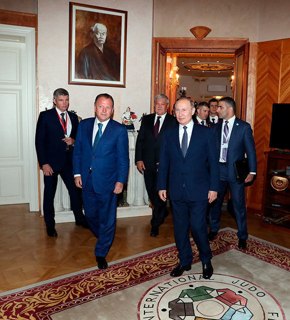 Putin visits International Judo Federation headquarters in Budapest