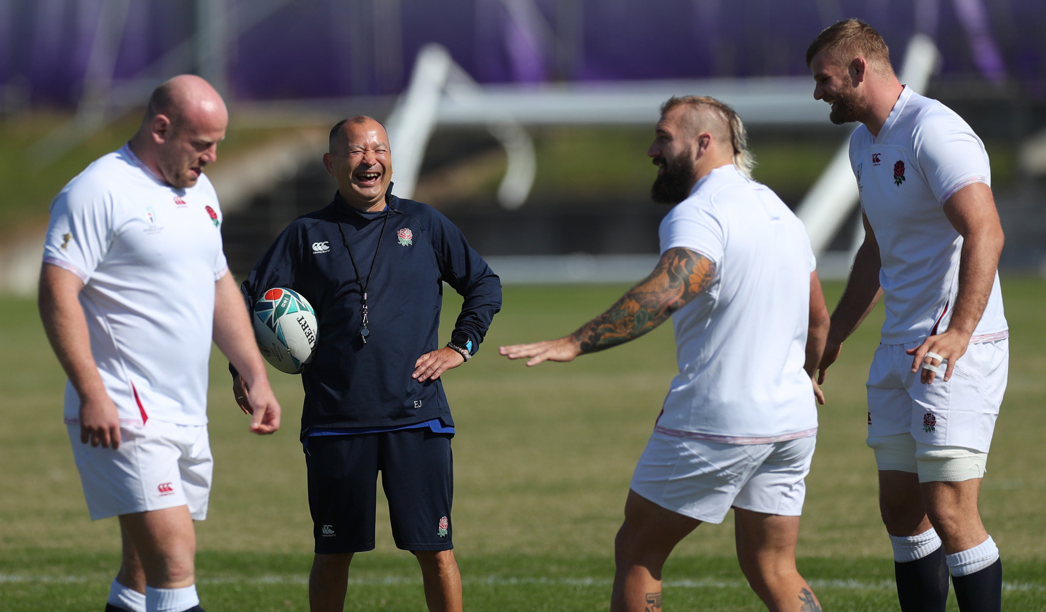 Coach Eddie Jones looked relaxed as he put his team through its paces ©Getty Images