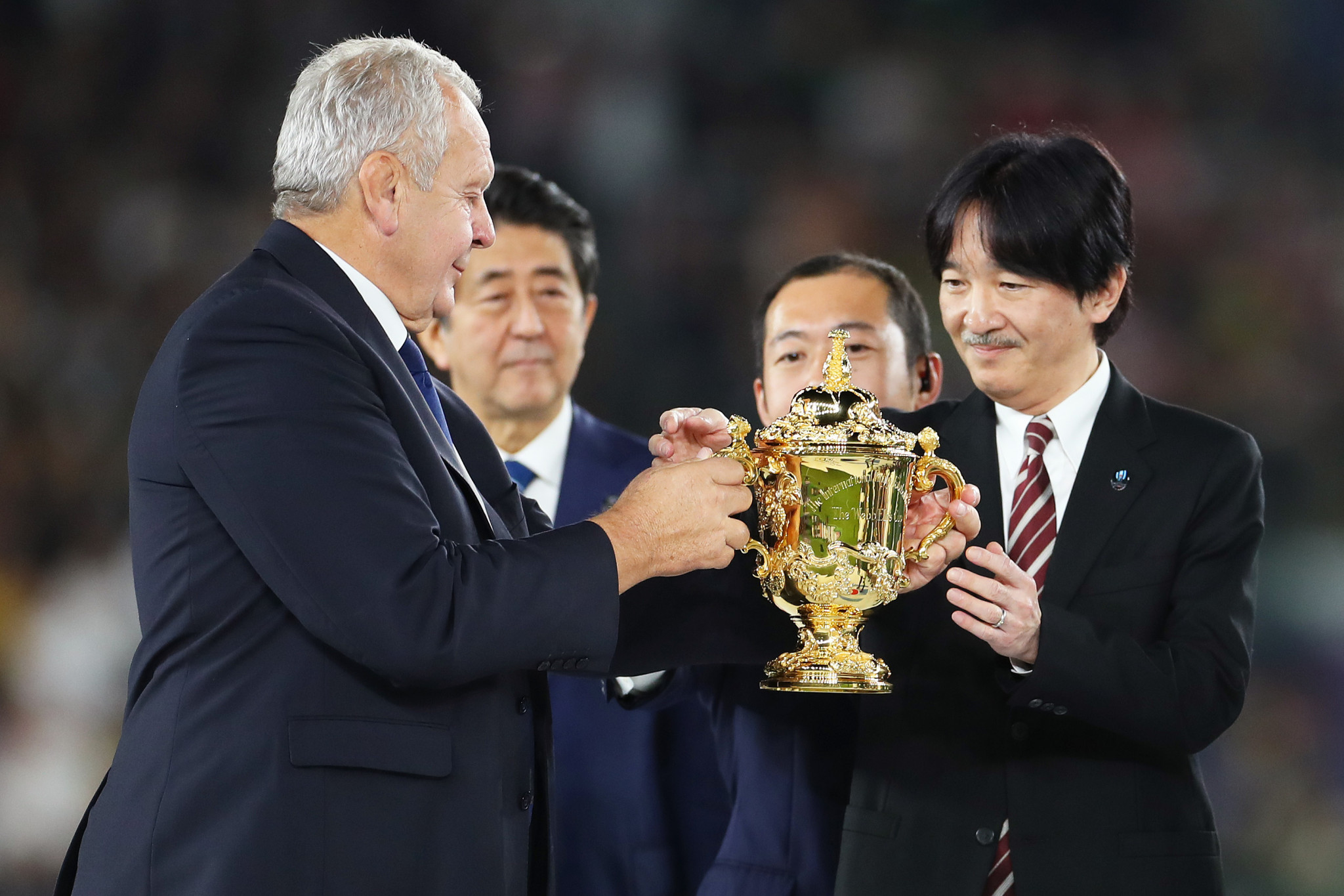 World Rugby chairman Bill Beaumont and Japan's Crown Prince Akishino handed the Webb Ellis Cup to South Africa ©Getty Images
