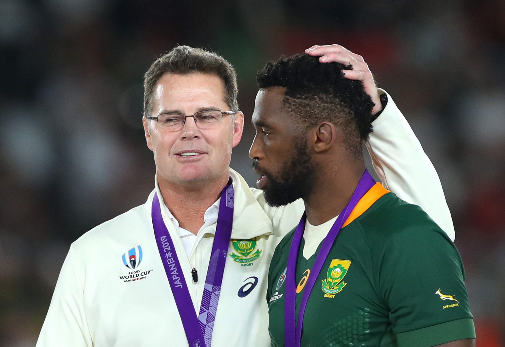 Siya Kolisi, right, praised South Africa coach Rassie Erasmus, left, for inspiring the team to victory ©Getty Images