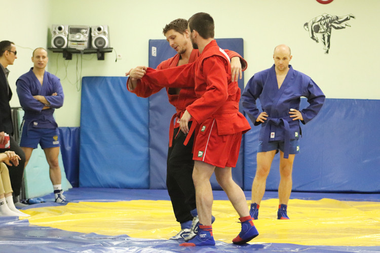Sambists are put through their paces ahead of a blind sambo demonstration in Cheongju ©FIAS 