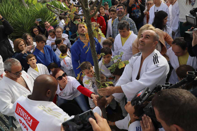 World champion Jorge Fonseca, left, is among the judoka who have planted a tree ©IJF
