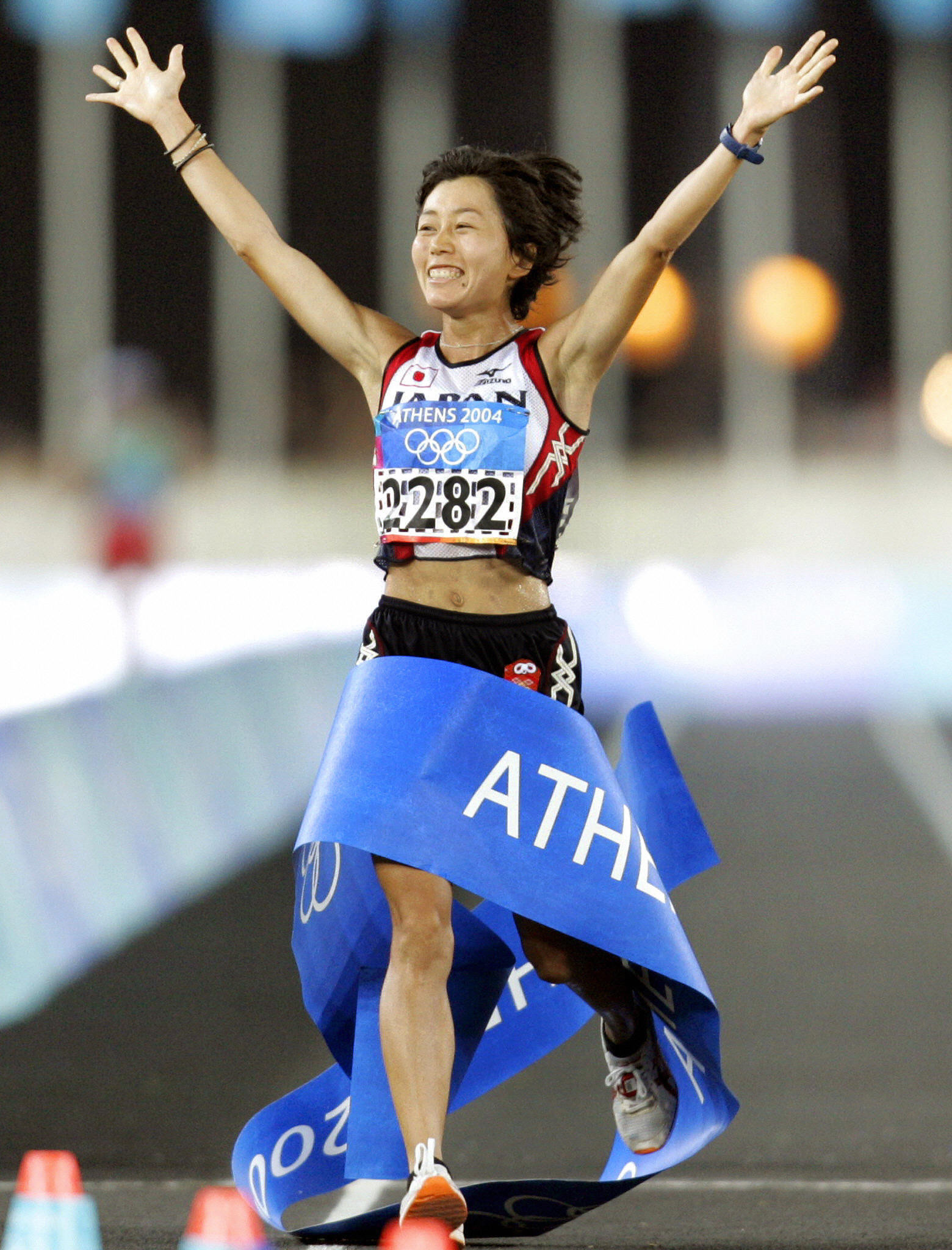 Japan's Mizuki Noguchi won the women's Olympic marathon at Athens 2004 in hot conditions ©Getty Images