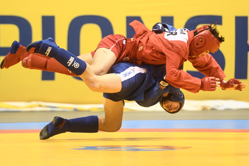 There were thrills and spills as the combat sambo events commenced ©FIAS 