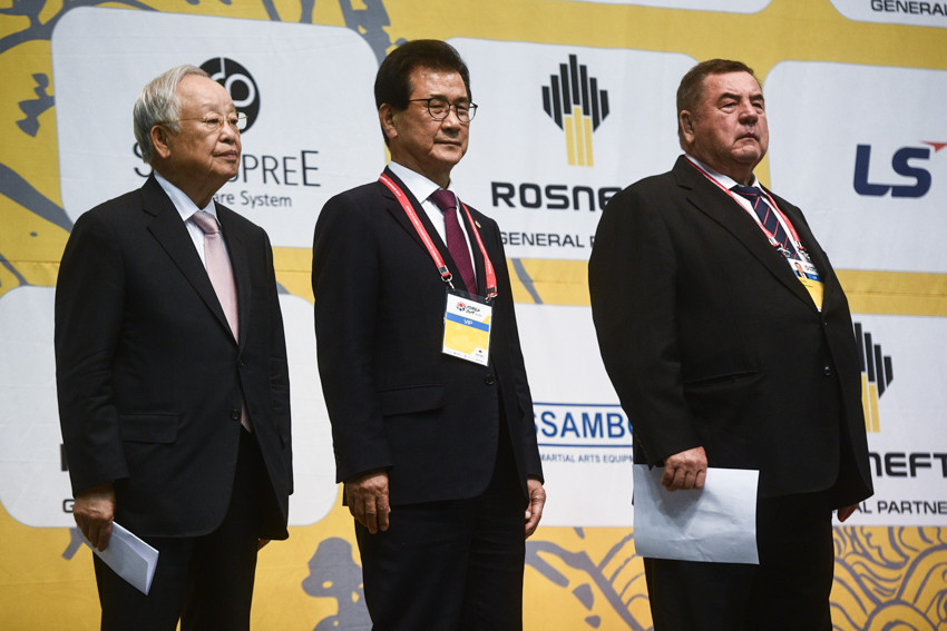 Sohn Kyeong-sik, President of CJ Group and North Chungcheong Province governor Lee Si-Jong joined FIAS President Vasily Shestakov in welcoming athletes to the World Sambo Championships ©FIAS 