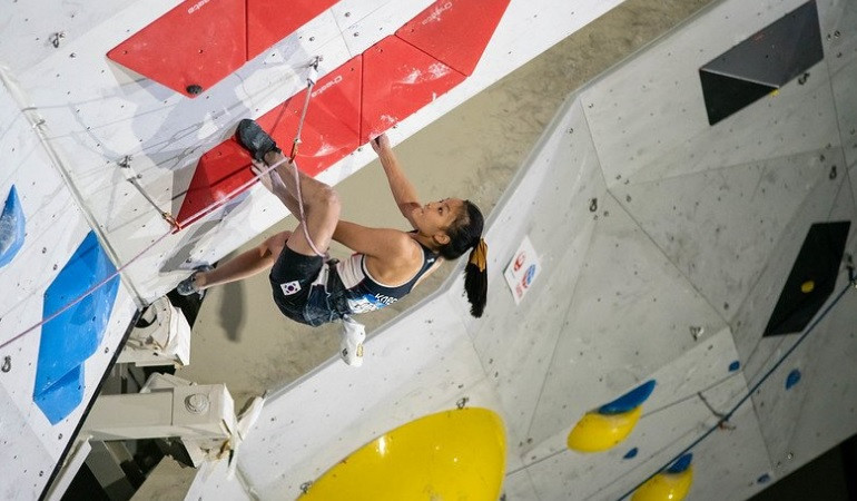 South Korea’s Seo Chae-hyun triumphed in the women's lead event ©IFSC