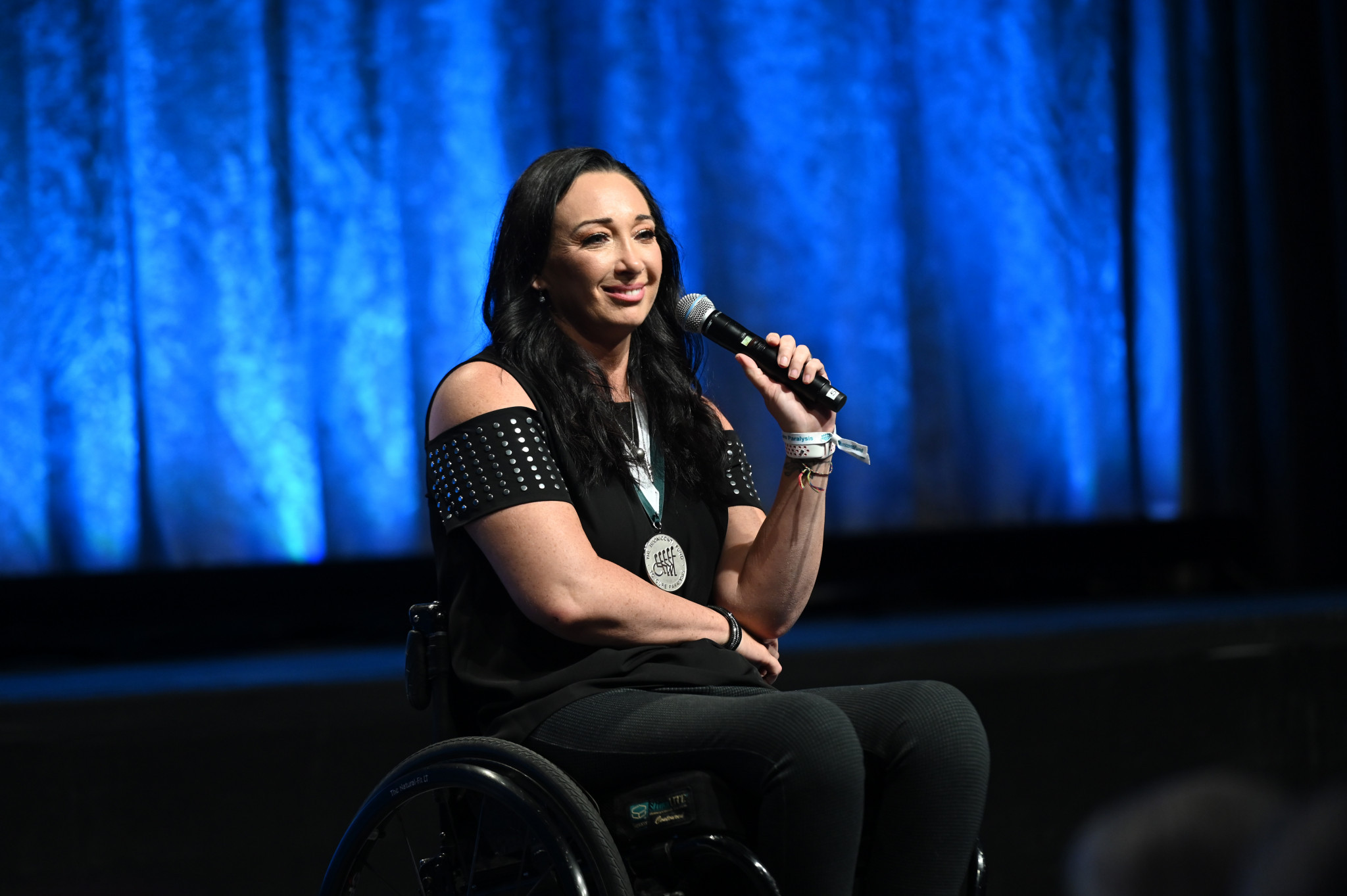 Amy Van Dyken is to receive the United States Olympic and Paralympic Committee's Jesse Owens Olympic Spirit Award ©Getty Images