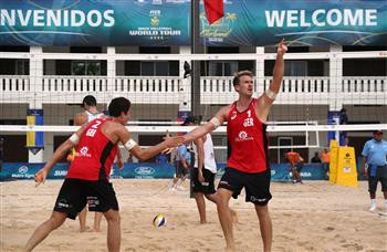 Alexander Walkenhorst and Sven Winter from Germany will meet Chilean cousins Marco and Esteban Grimalt in the quarter-finals ©FIVB