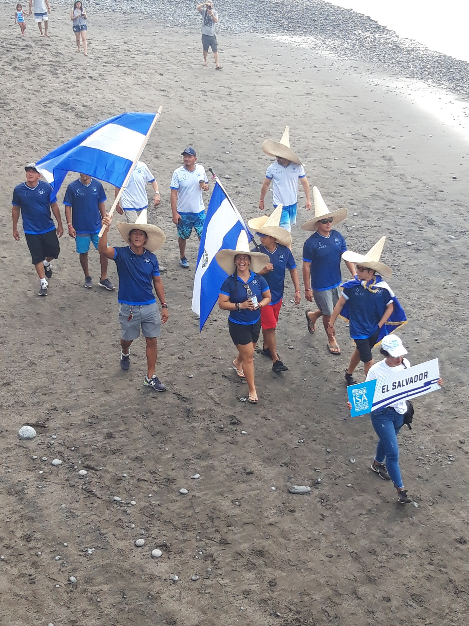 As the hosts, El Salvador were the last country in the parade of nations at El Sunzal ©ITG 