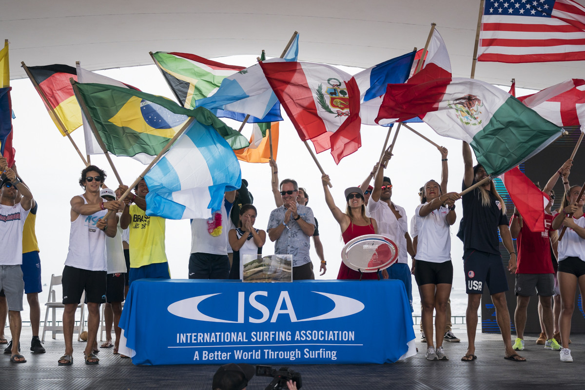 A union of colours saw flagbearers from each nation gather on stage as the Championship was officially declared open ©ISA 