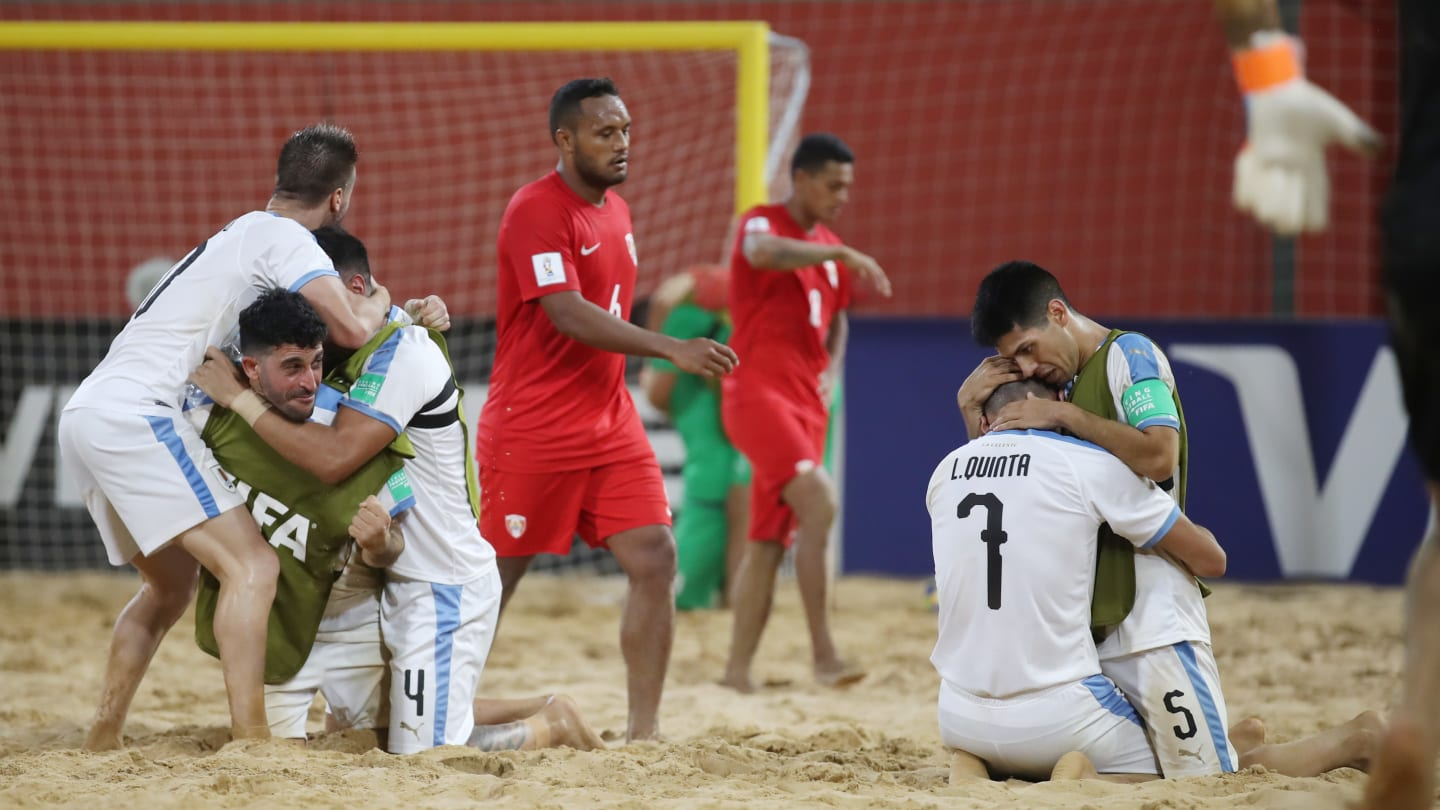 Late goals earn Uruguay quarter-final place at FIFA Beach Soccer World Cup 