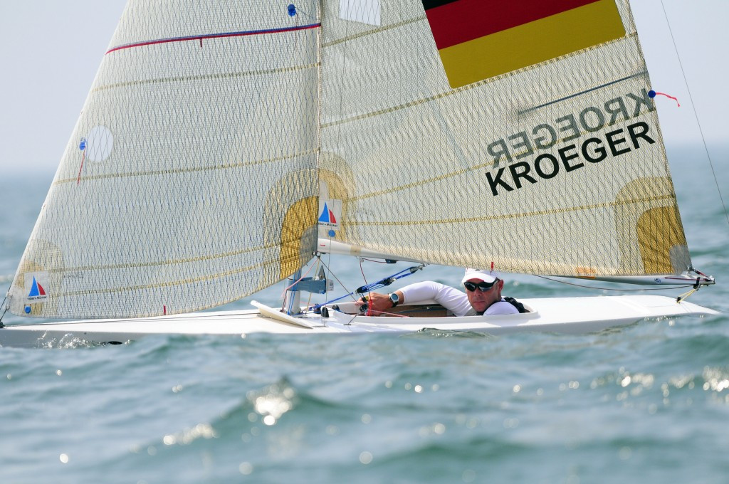 Sydney 2000 champion powers to top of 2.4mR leaderboard at Para World Sailing Championships