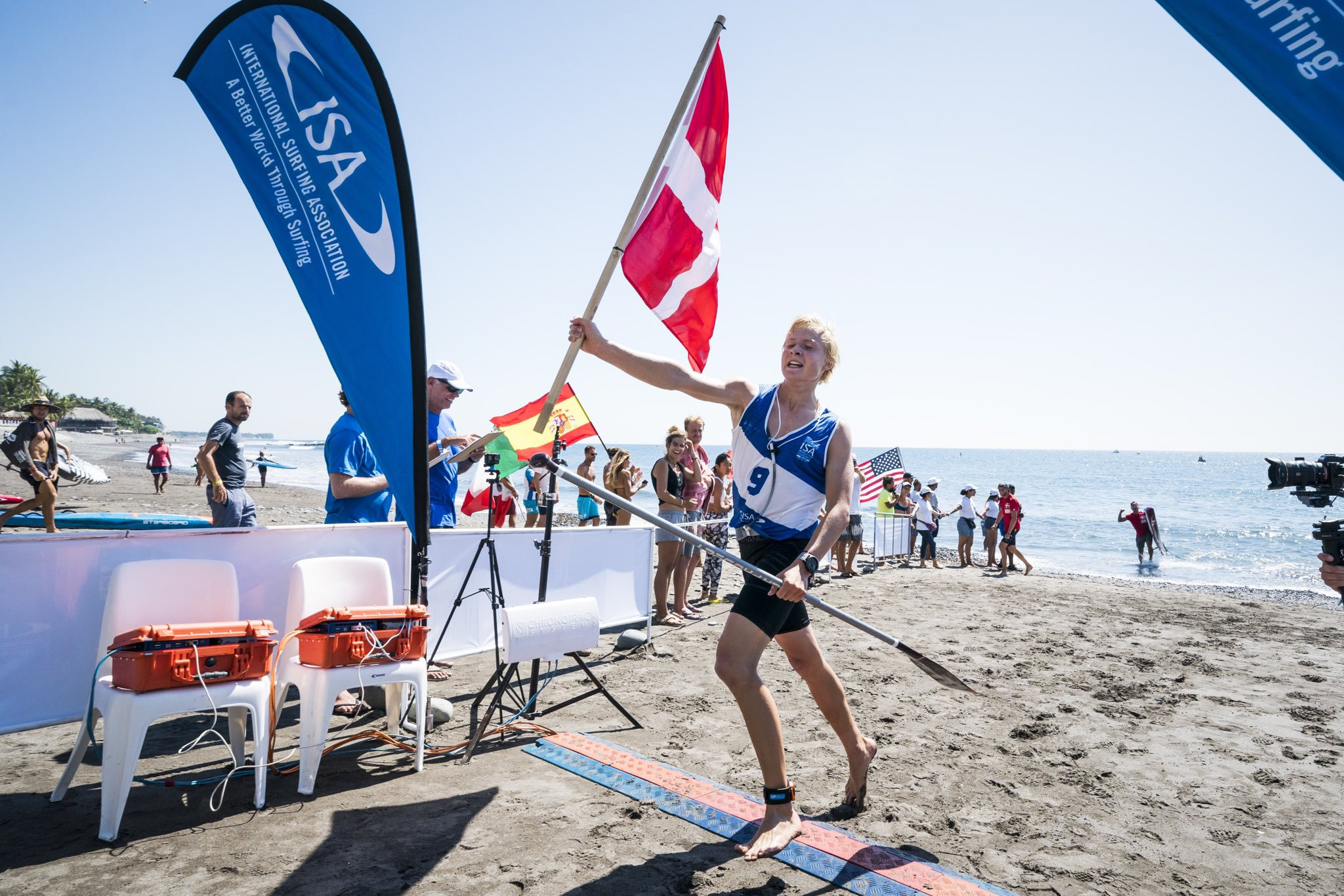 A tired Christian Andersen of Denmark crosses the line to win the men's junior technical world title ©ISA 