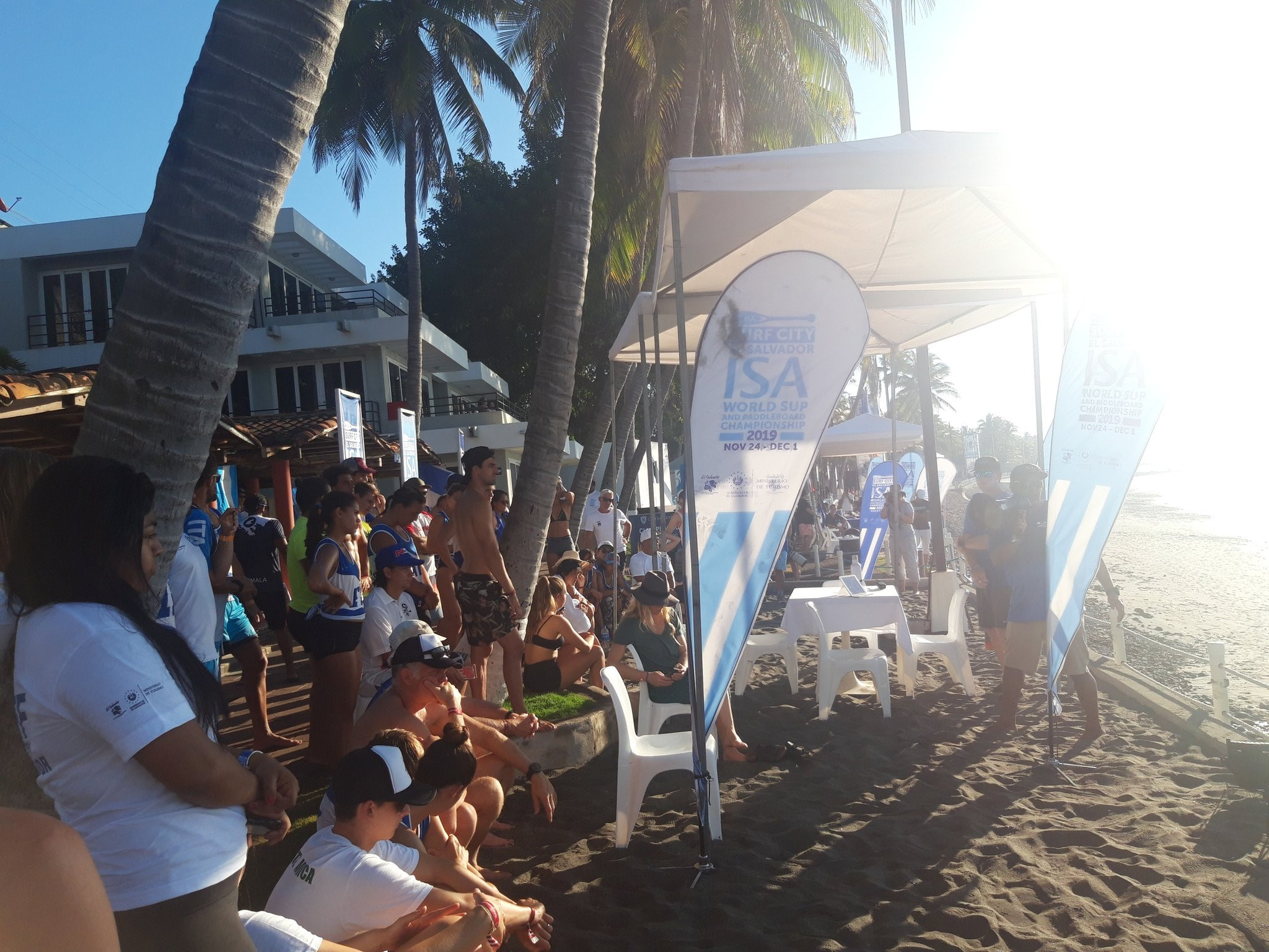ISA race director Anthony Vela gives a pre-race briefing as the sun rises at El Sunzal beach ©ISA 