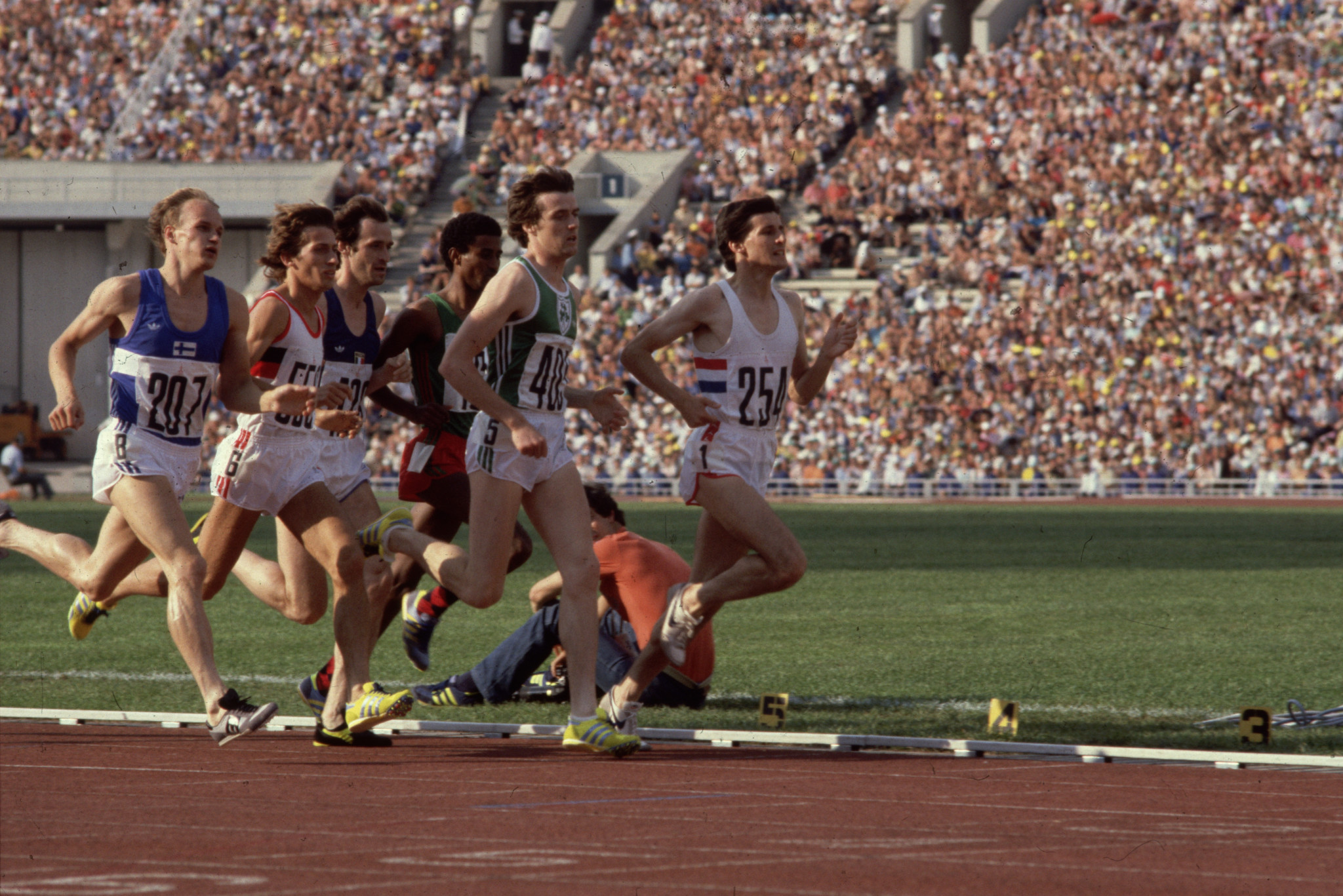 Sebastian Coe leads the field on his way to 1,500m gold in Moscow ©Getty Images