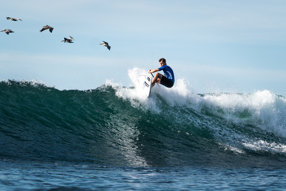 James Arnell Smith from England in action as the birds keep watch at El Sunzal beach ©ISA 