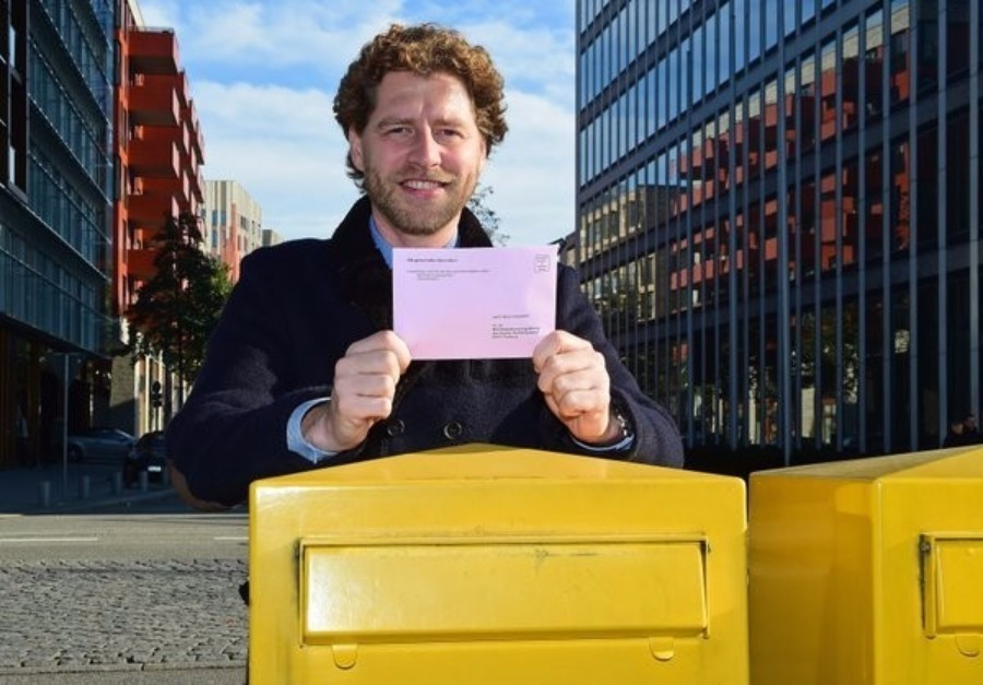 Hamburg bid leader Nikolas Hill, pictured urging people to vote earlier this week, cut a disappointed figure following the result ©Twitter