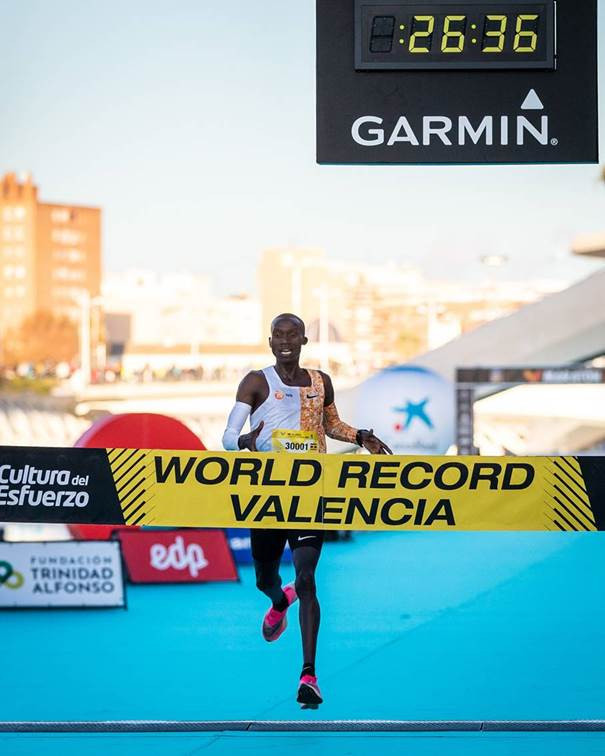 Uganda's Joshua Cheptegei crosses the line at the 10K Valencia Trinidad Alfons to set a world record in the 10 kilometres ©NN Running Team 