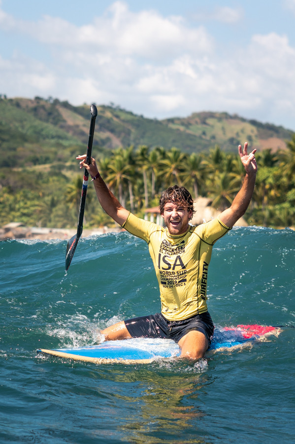 Benoit Carpentier needed a last minute 8.90 wave to clinch the men's SUP surf gold in a tense finale to competition ©ISA 