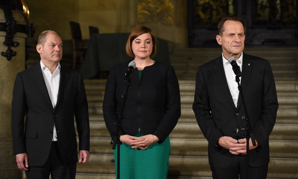 Hamburg Mayor Olaf Scholz (left), vice-Mayor Katharina Fegebank and DOSB President Alfons Hörmann pictured as the result was declared this evening ©Getty Images