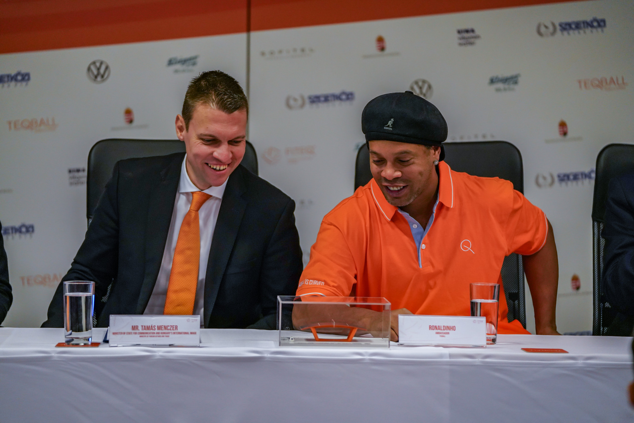 Ronaldinho then took part in a press conference ©FITEQ