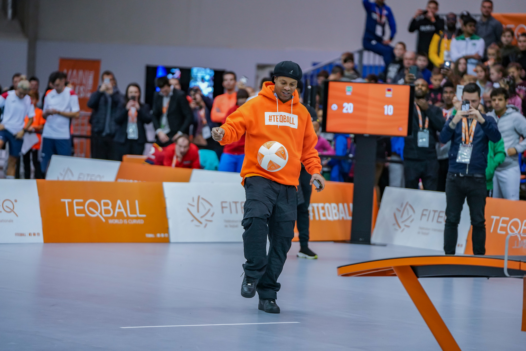 Ronaldinho shows off teqball skills at World Championships in Budapest