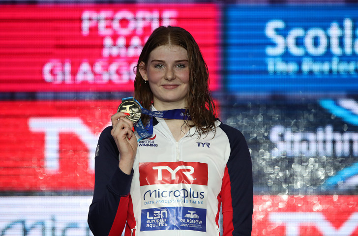 Britain's Freya Anderson displays the gold medal she won today in the women's 100m freestyle at the LEN European Short-Course Championships in Glasgow ©Getty Images
