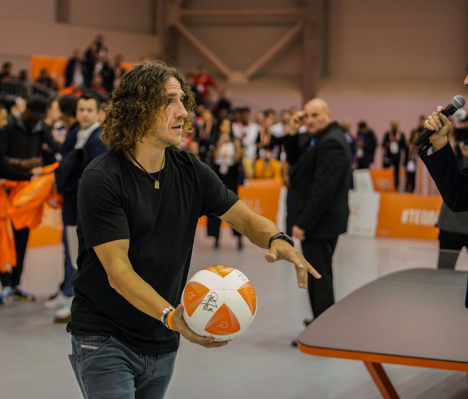 His former Barcelona teammate, Carlos Puyol of Spain, showed off his teqball skills ©FITEQ
