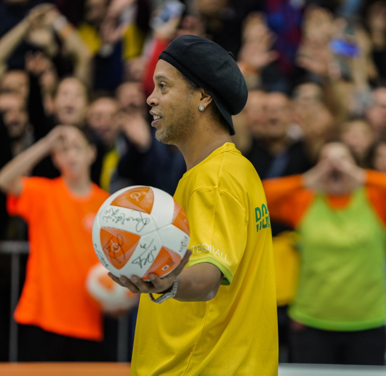 Brazilian legend Ronaldinho was back on centre stage ©FITEQ