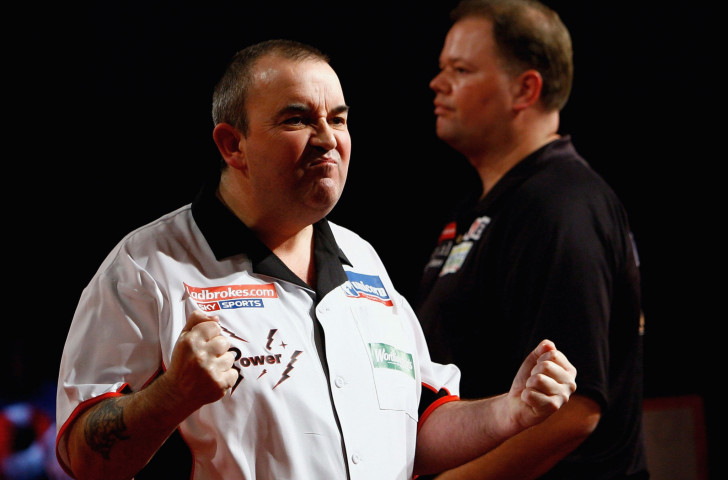 Phil Taylor emotes during the 2007 PDC World Championship final - in which he was eventually beaten 7-6 on a sudden death leg by Raymond Van Barneveld, pictured behind him ©Getty Images