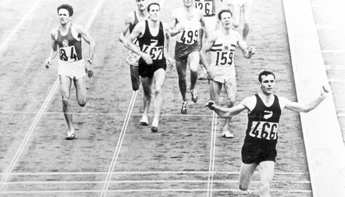 New Zealand's Peter Snell became the first athlete since 1920 to complete the middle distance double when he won the 800m and 1500m at Tokyo 1964 ©Getty Images
