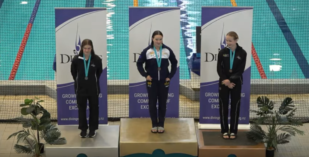 Nikita Hains celebrates her gold in New Zealand ©Oceania Diving/YouTube