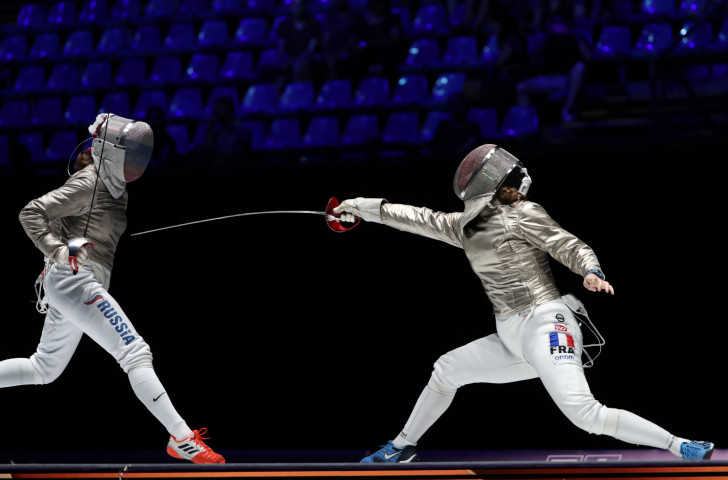 Russia's top seed and Olympic silver medallist Sofia Velikaya, left, went out in the round-of-16 at the FIE Women's Sabre World Cup in Salt Lake City ©Getty Images