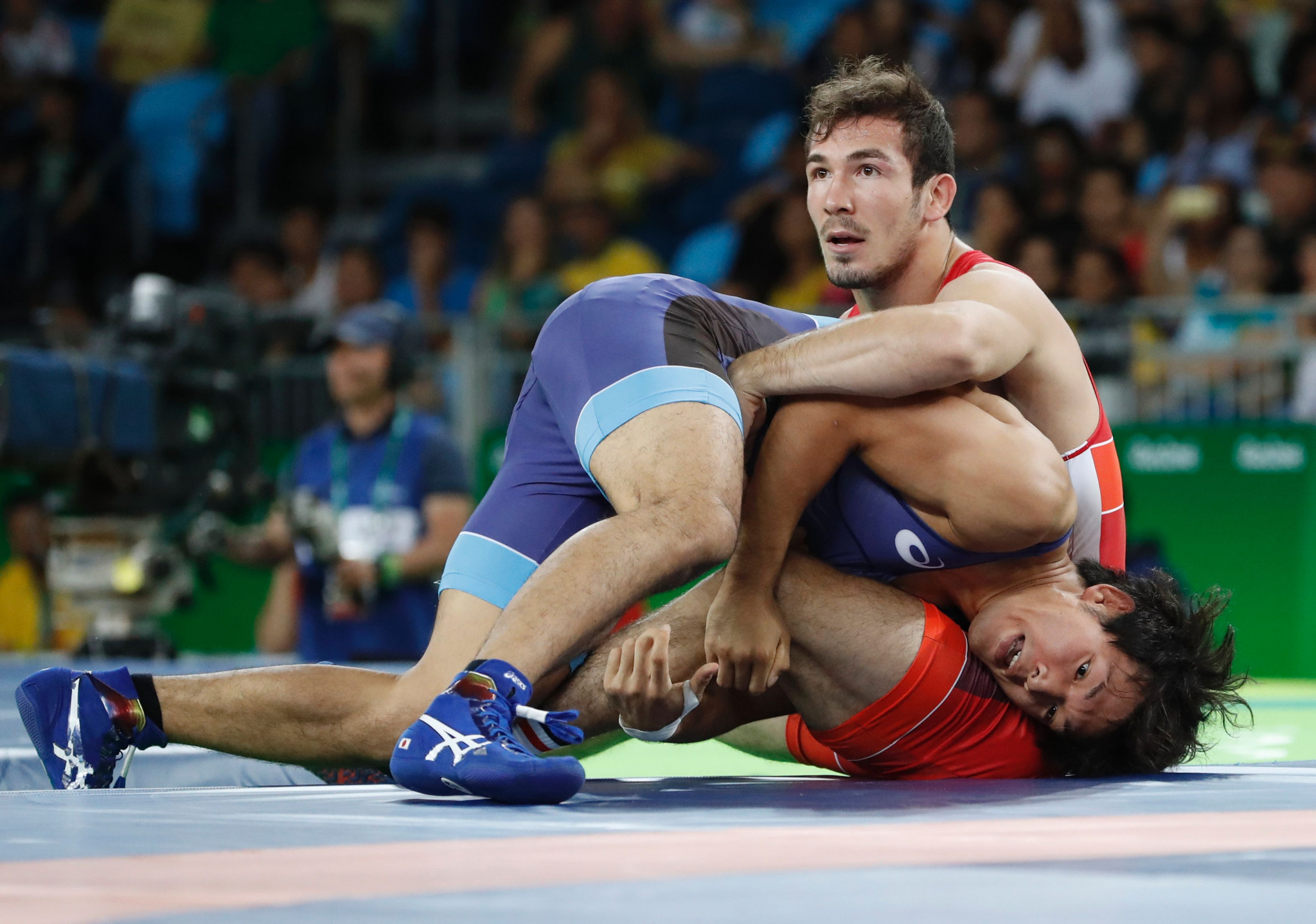 France's Zelimkhan Khadjiev, in red, has been given a provisional suspension ©Getty Images